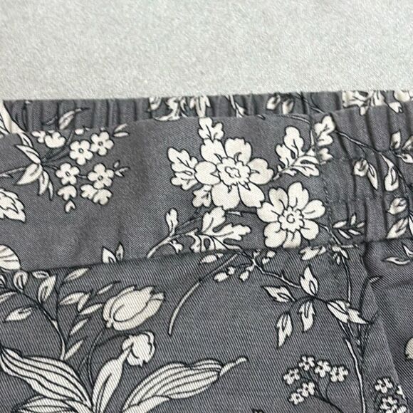 Gap Gray Floral Pull On Elastic Waist High Rise Cropped Pants Large Pockets - Picture 6 of 10